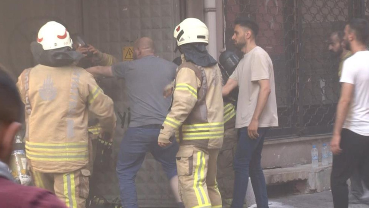 Pendik'te boya atlyesindeki yangnda 7 kii dumandan etkilendi