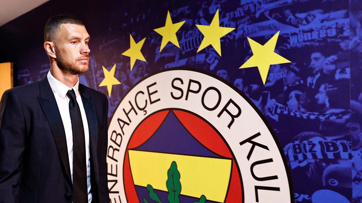 Edin Dzeko'ya vg dolu szler! ''Bir forvetten daha fazlas''