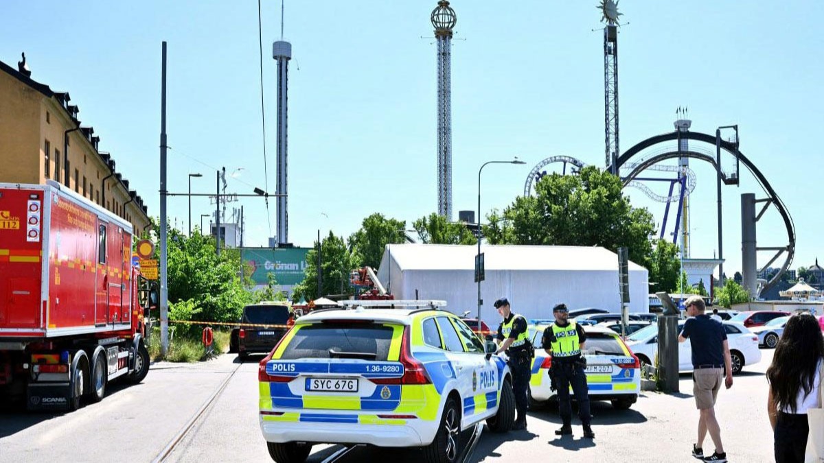 İsveç'te lunaparkta hız treni raydan çıktı