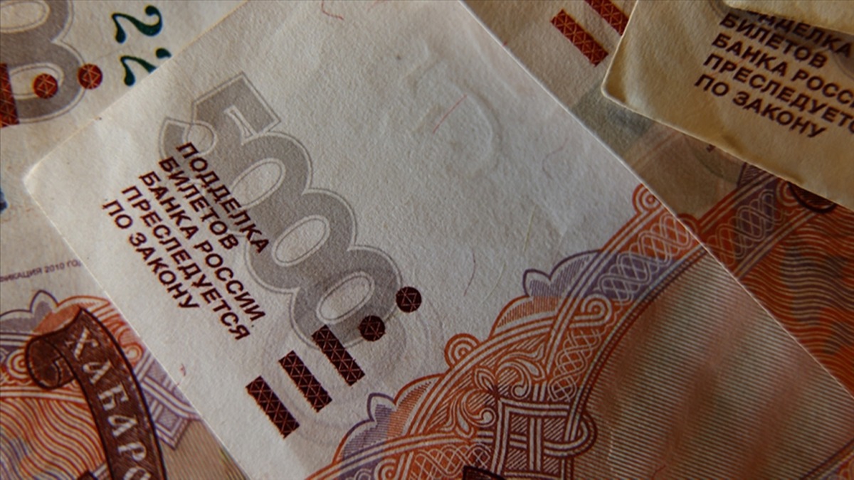 Rus rublesine Wagner darbesi! Dolar karsnda 15 ayn en dk seviyesini grd
