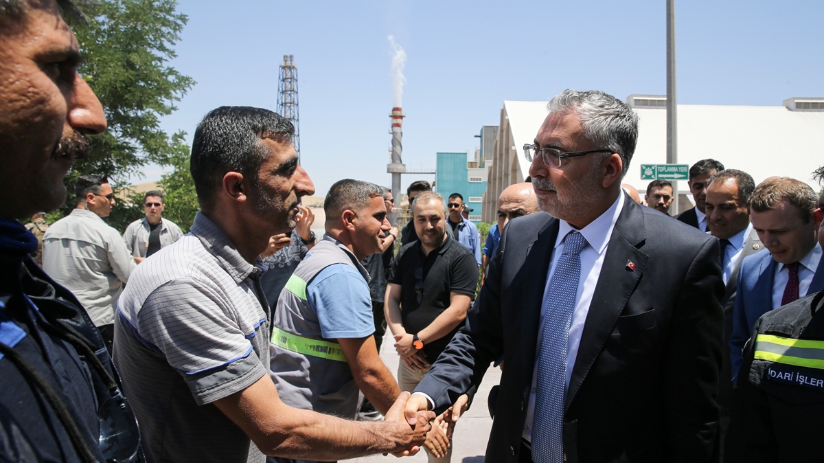 Bakan Vedat Ikhan, Mardin'de iilerle bir araya geldi