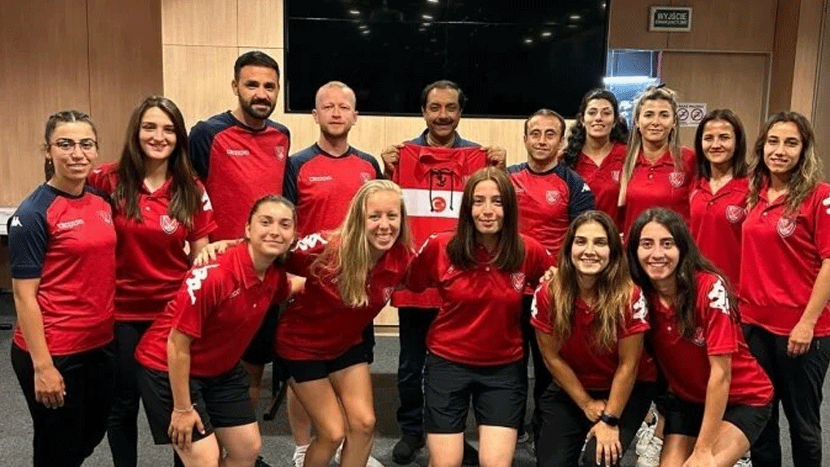 Kadnlar Hokey5s Avrupa ampiyonas balyor!