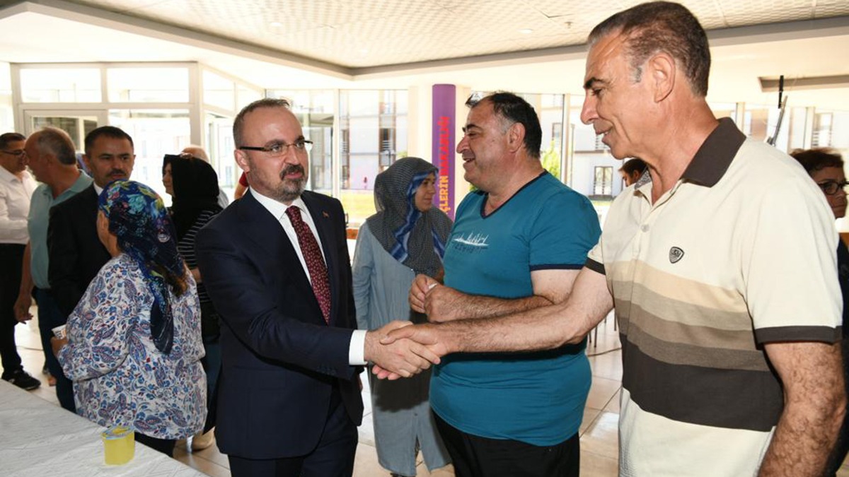 ileri Bakan Yardmcs Turan, anakkale'de depremzede vatandalarla bir araya geldi