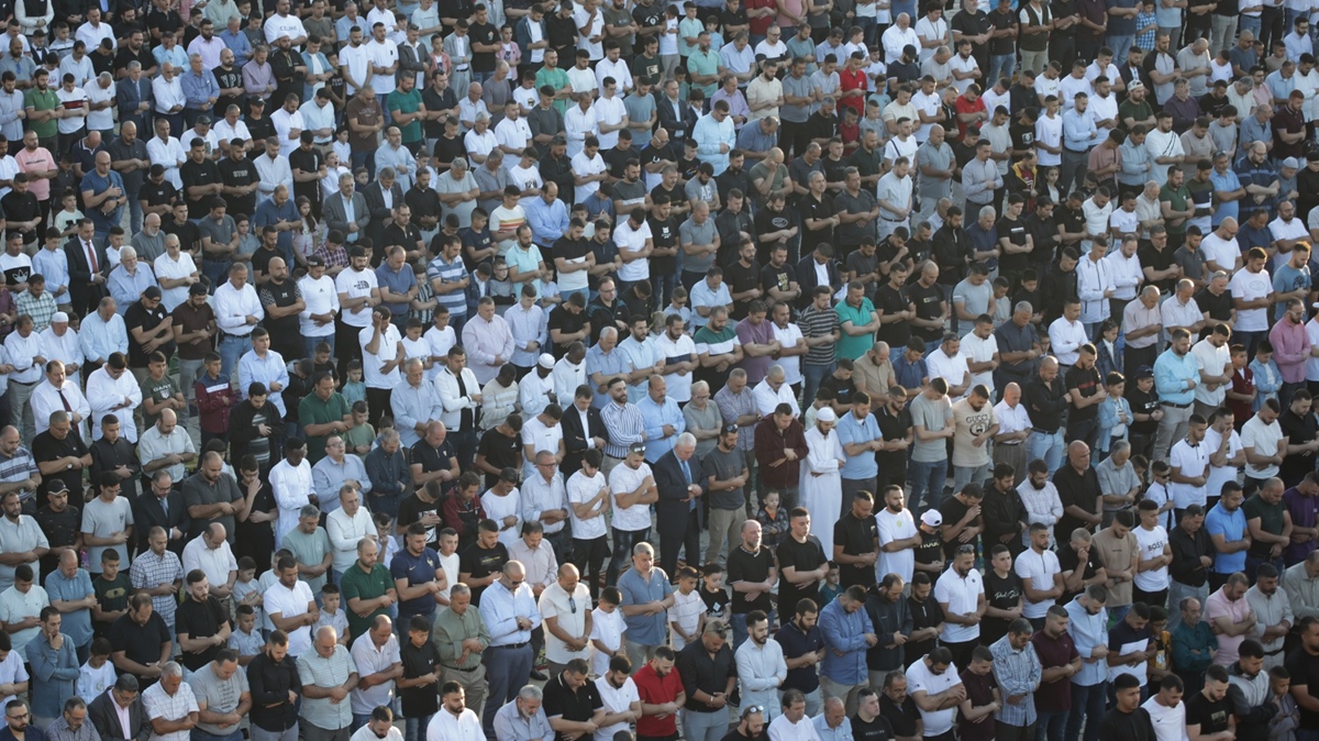 Mescid-i Aksa'da 100 bin kiiyle bayram namaz klnd
