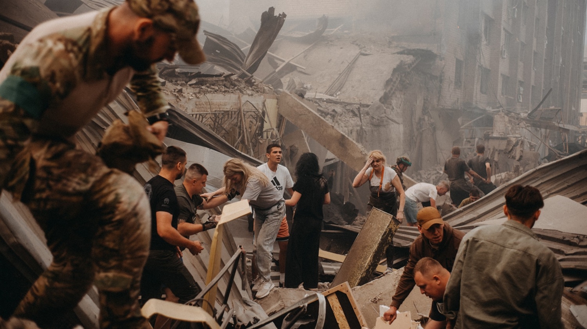 Rusya, Ukrayna'da sivil yerleim blgesini vurdu: 2 l, 22 yaral 