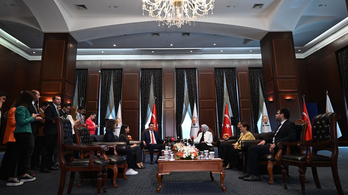 AK Parti'de bayramlama mesaisi sryor