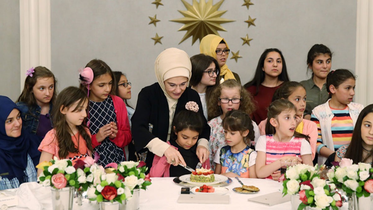Emine Erdoan: Tm ocuklarmz, zlemini duyduklar aile ortamnda byyecek