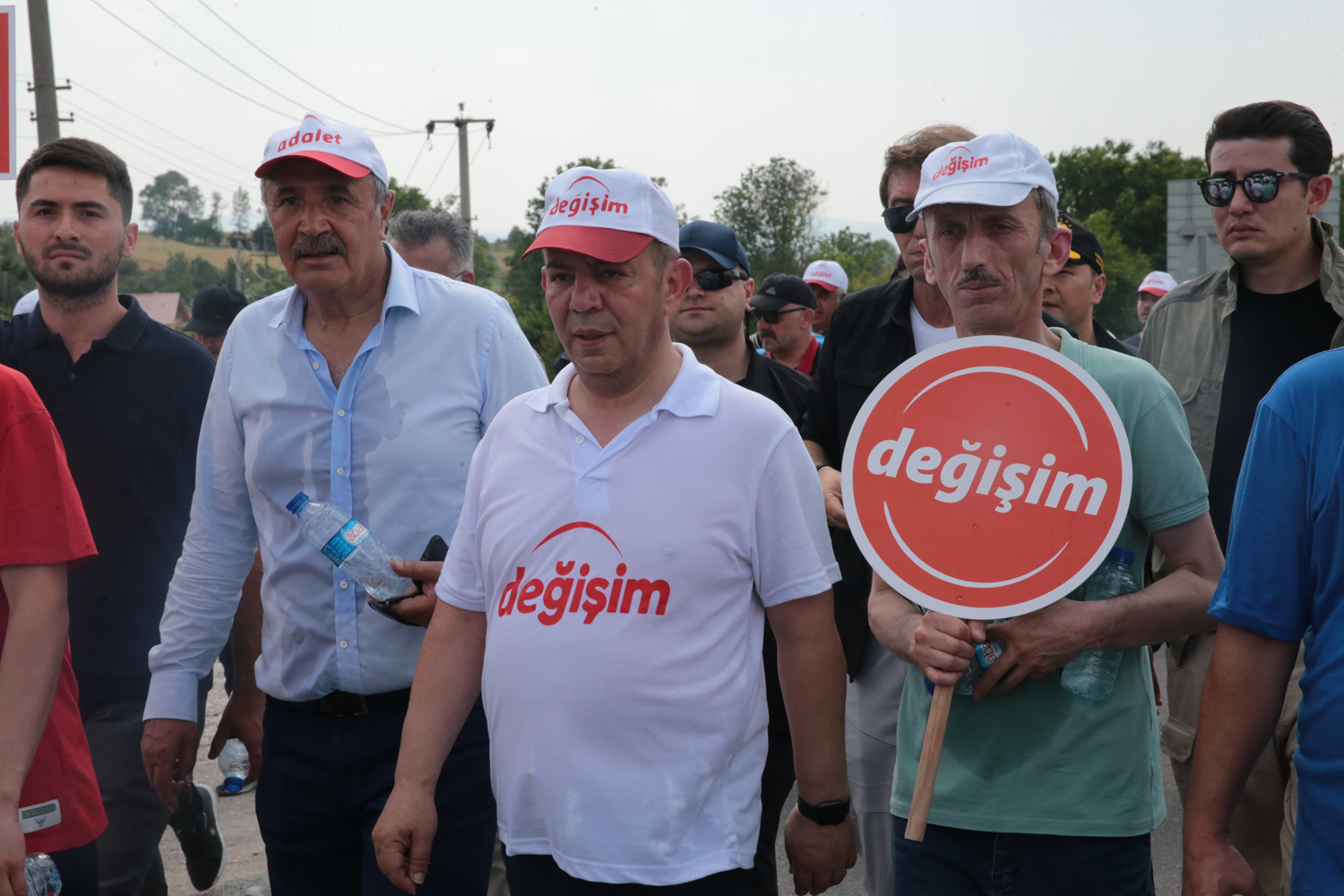 Tanju �zcan isim verdi! A��r s�zler: Abd�llatif �ener gibi CHP'yi satacak