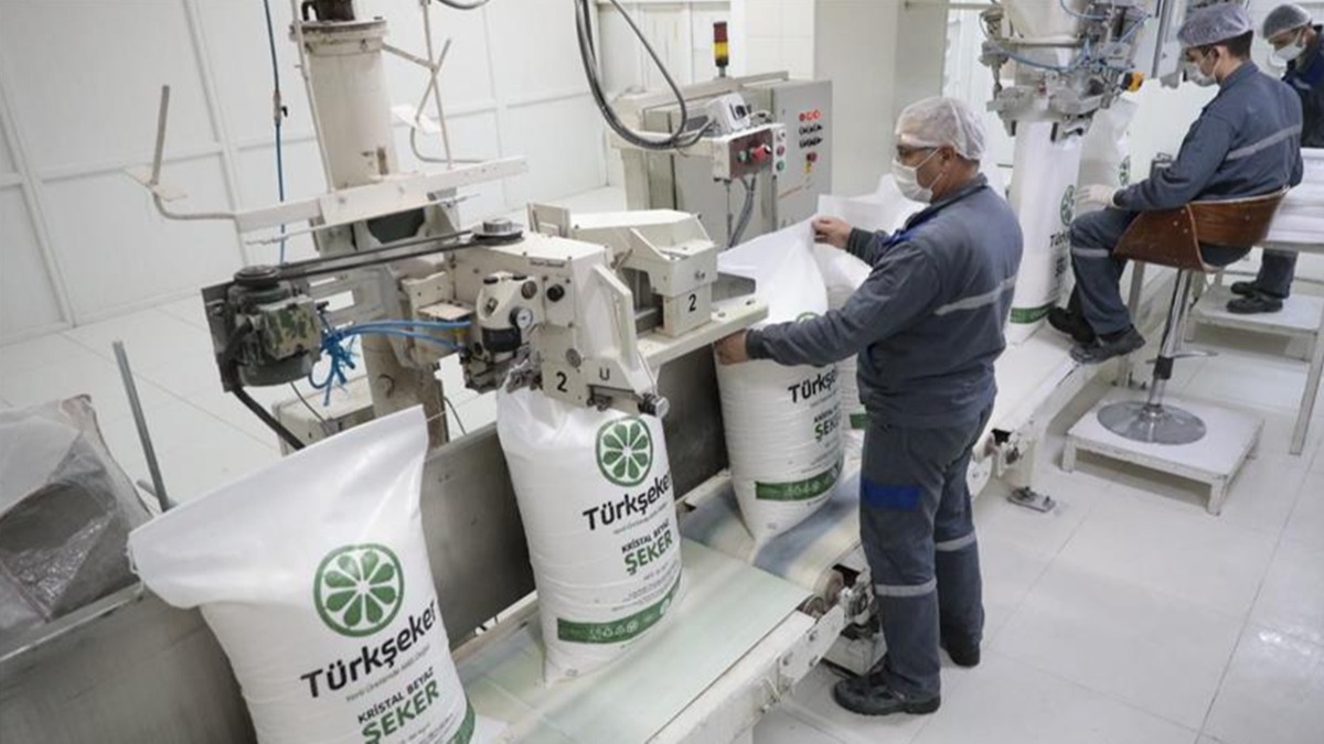 Bakan Yumakl� duyurdu: T�rk�eker y�zlerce i��i alacak 