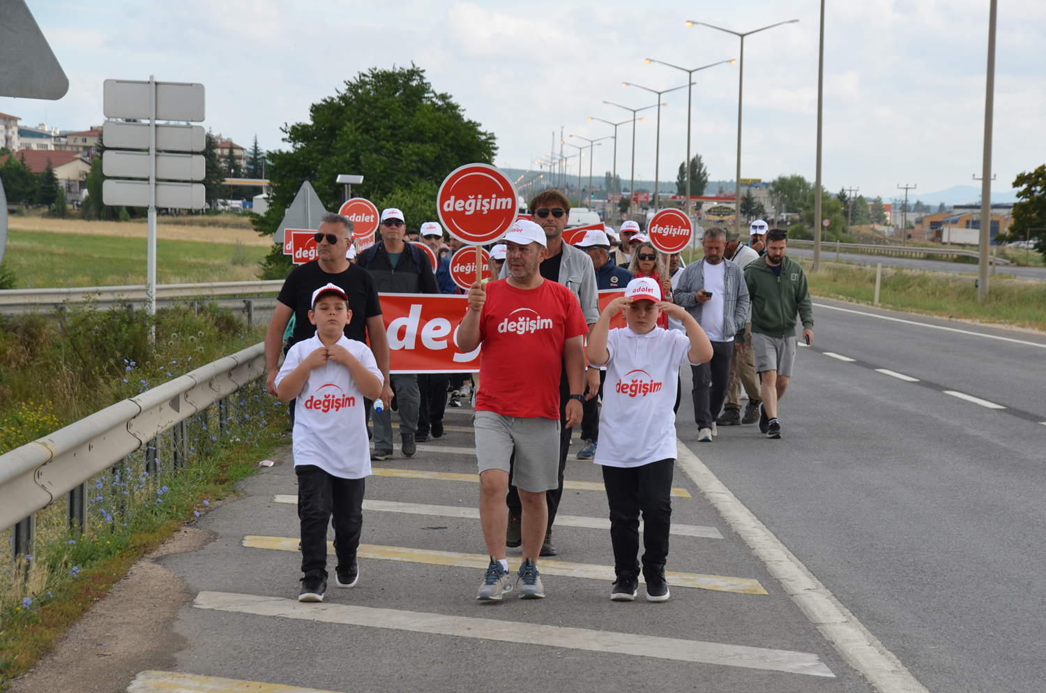 Tanju �zcan 'sak�n' diyerek uyard�: Korkun� bir iddia... Bunu Eren Erdem'in planlad���n� hissediyorum