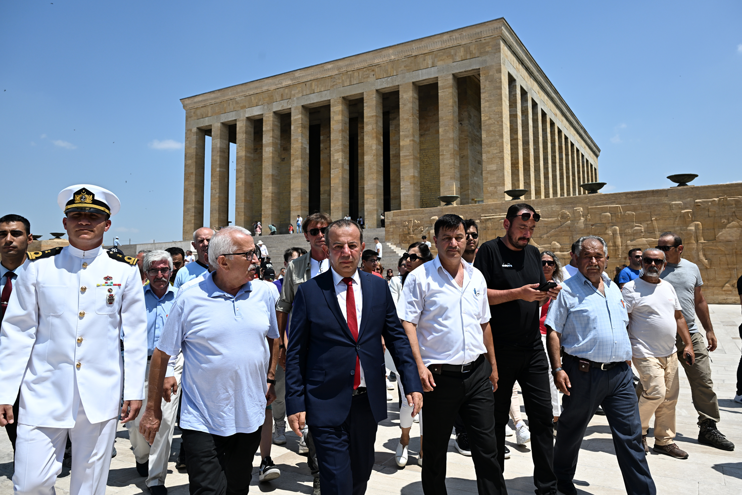 Tanju �zcan, CHP'yi Atat�rk'e �ikayet etti: Emperyalist g��lerin askeri gibi �al���yorlar