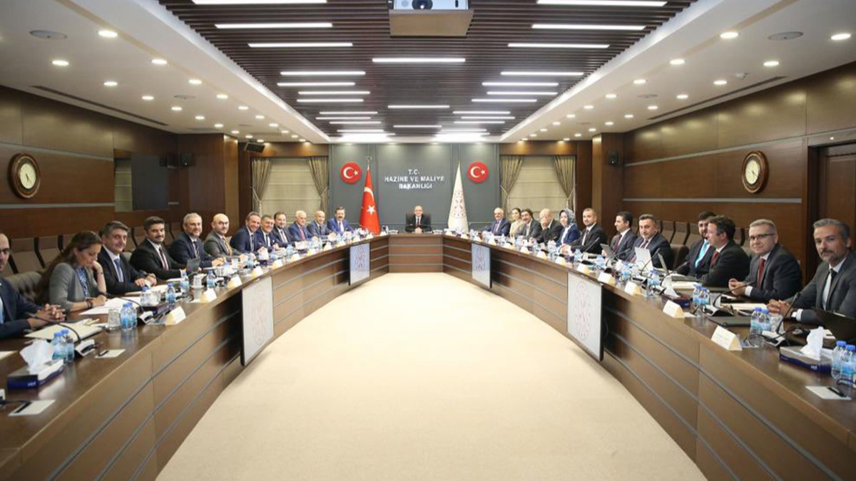 Bakan Şimşek, reel sektör temsilcileriyle görüştü