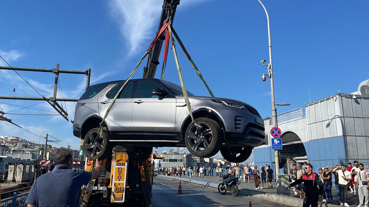 stanbul'da tramvay seferlerinde aksama! Raylarda asl kald 
