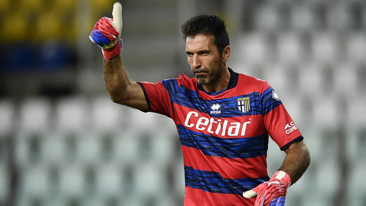 Futbolda bir devir bitti! Gianluigi Buffon, emekliye ayrld