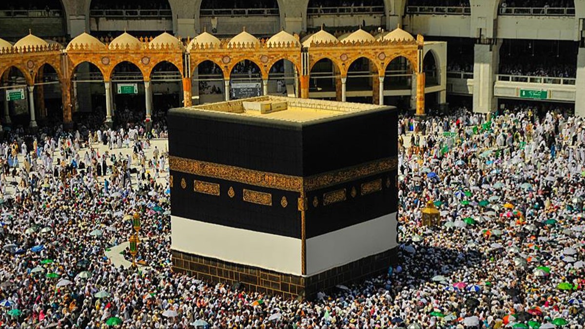 Kabe bu yıl da zemzem ve gül suyuyla yıkandı