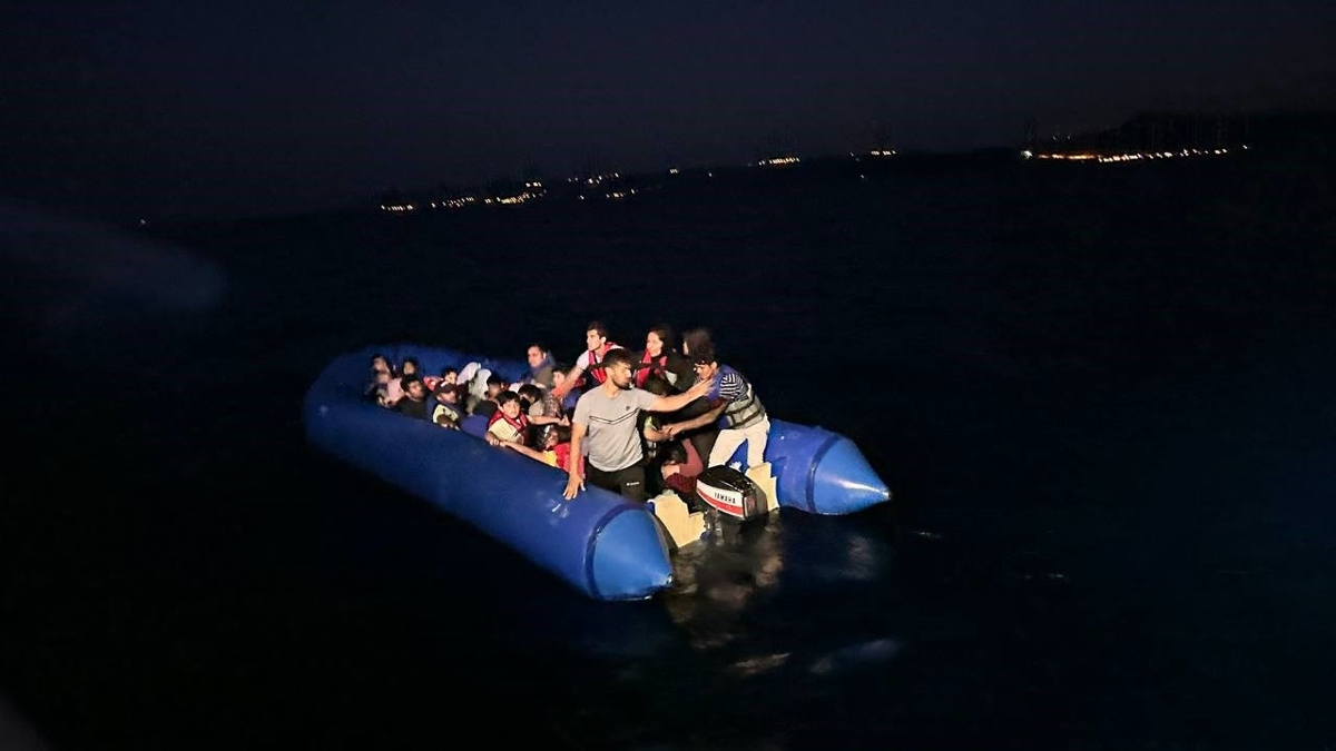Çanakkale Boğazı'nda 57 kaçak göçmen yakalandı