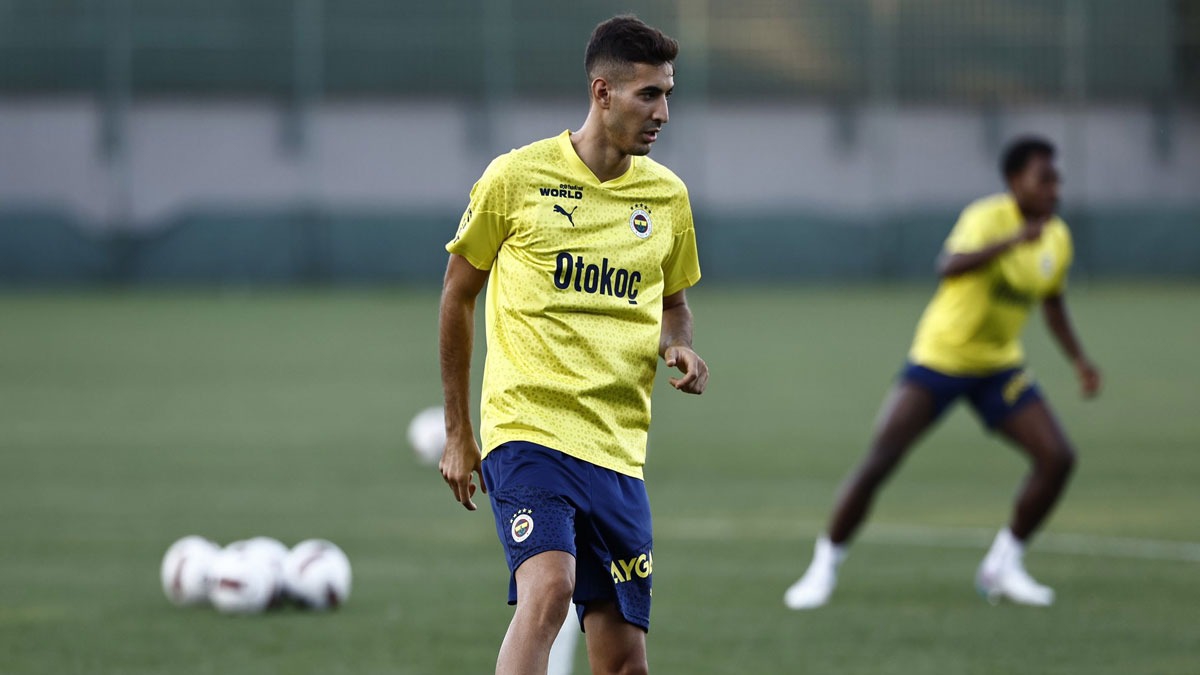 Fenerbahe'nin yeni transferi Mert Mldr, takmla ilk antrenmanna kt