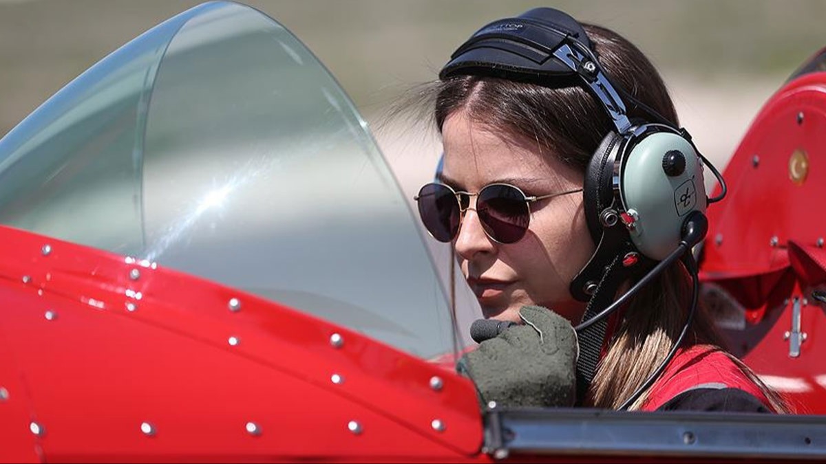 Trkiye'nin tek sivil kadn akrobasi pilotu anl bayra Almanya'da dalgalandracak