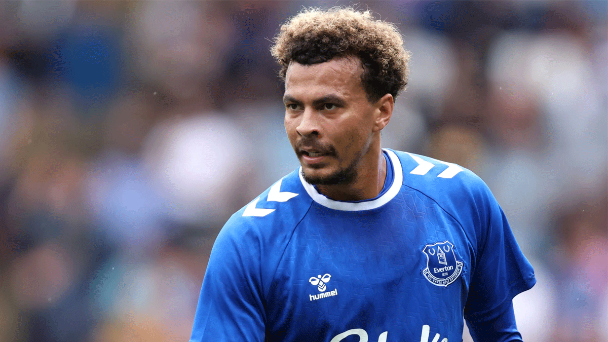 Everton tribnlerinden Dele Alli'ye destek