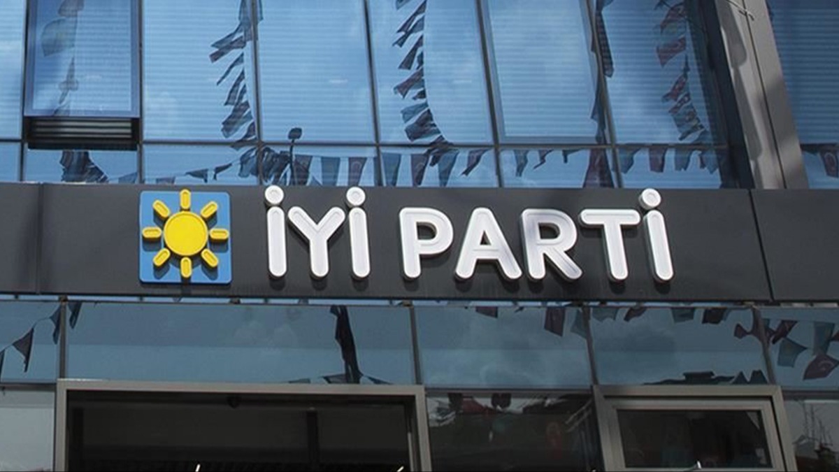 Y Parti'de deprem: 14 isim birden istifa etti
