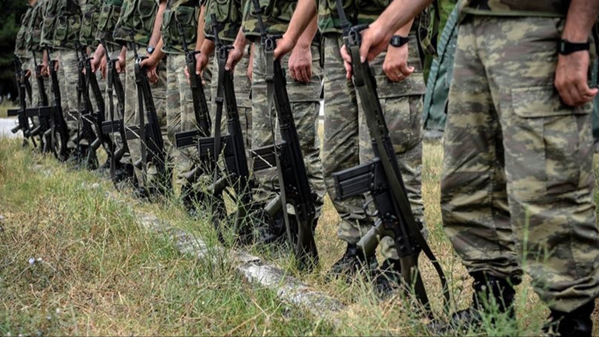 AK Parti'li Sırakaya'dan ''Dövizle askerlik'' açıklaması: İddialar gerçeği yansıtmıyor