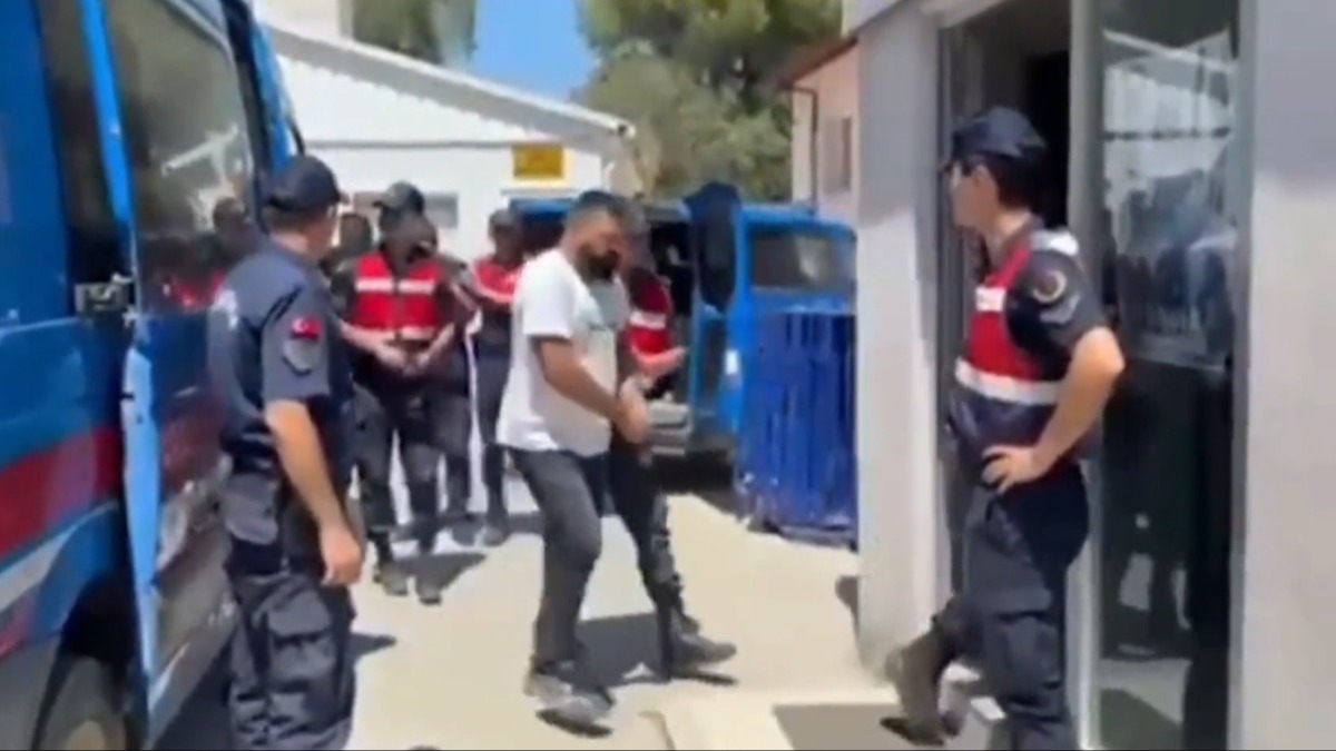 D�zensiz g��le m�cadele s�r�yor! Bakan Yerlikaya: Bin 385 d�zensiz g��men organizat�r� yakaland�