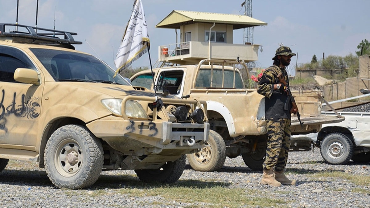 ran, diplomatlarnn 25 yl nce ldrld olayn Taliban tarafndan aydnlatlmasn istiyor