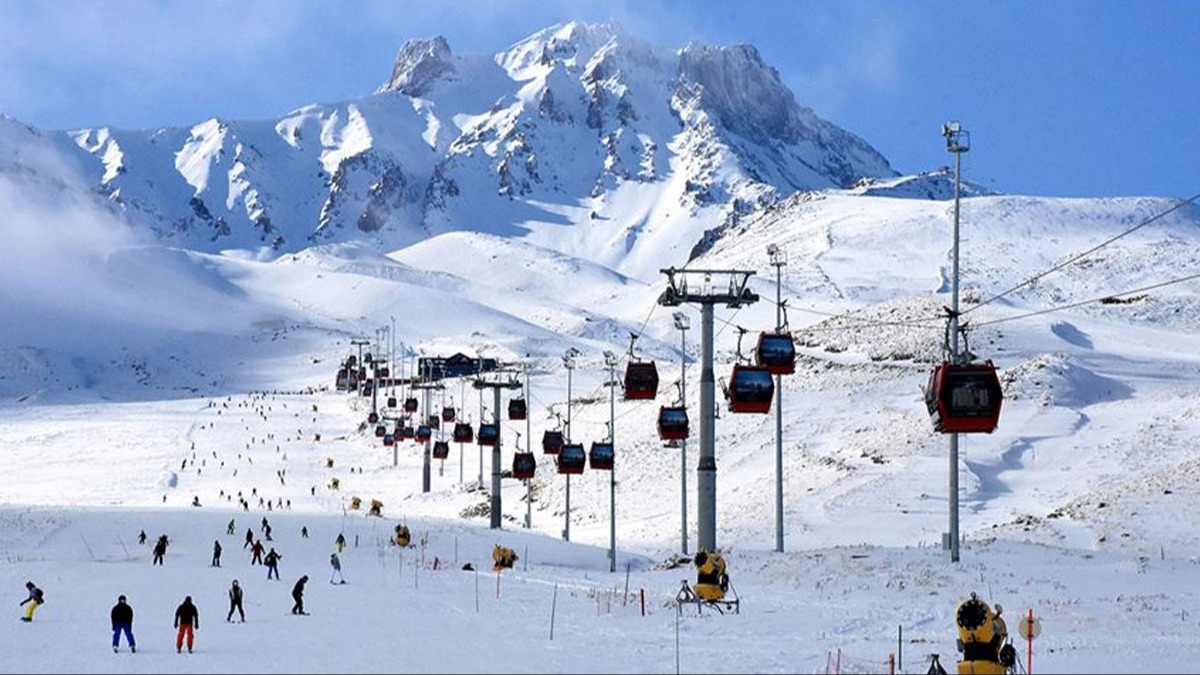 Plaj voleybolu iin Erciyes'in zirvesine 300 kamyon kum tand