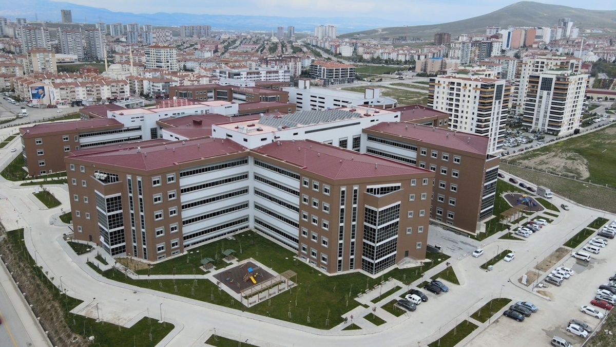 Bakan Koca'dan Sincan Eitim ve Aratrma Hastanesi paylam 