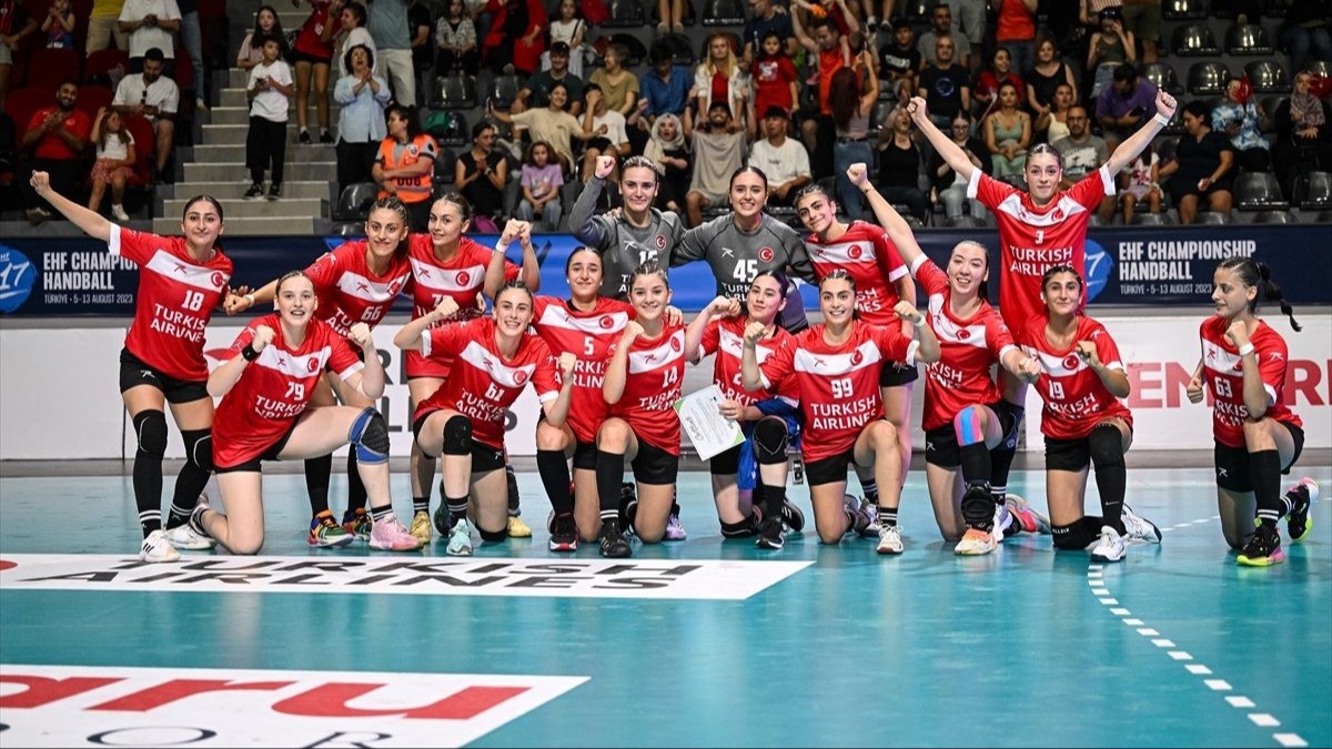 Milli hentbolcular yar finalde