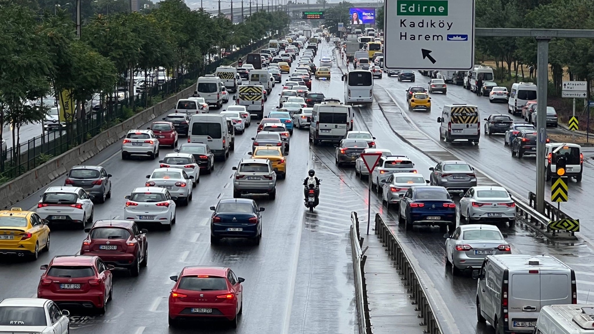 stanbul'da yamur sonras trafik younluu