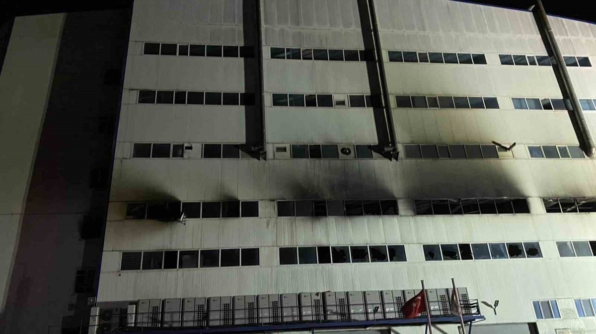 Arnavutköy'deki yangın 20. saatte söndürüldü