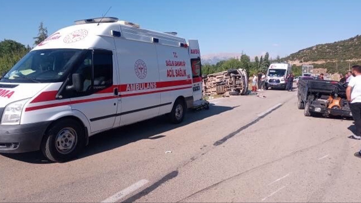 Isparta'da pat pat ile minibs arpt: 1 l, 12 yaral