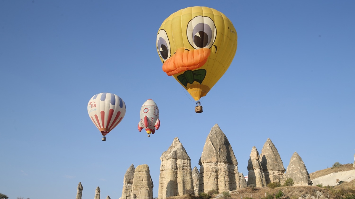 Kapadokya semalar figrl balonlarla renklendi