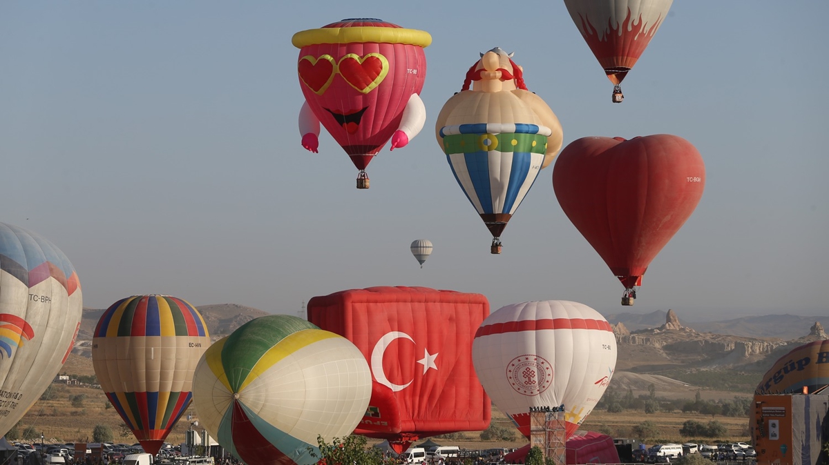 Figrl balonlar Kapadokya semalarn ssledi