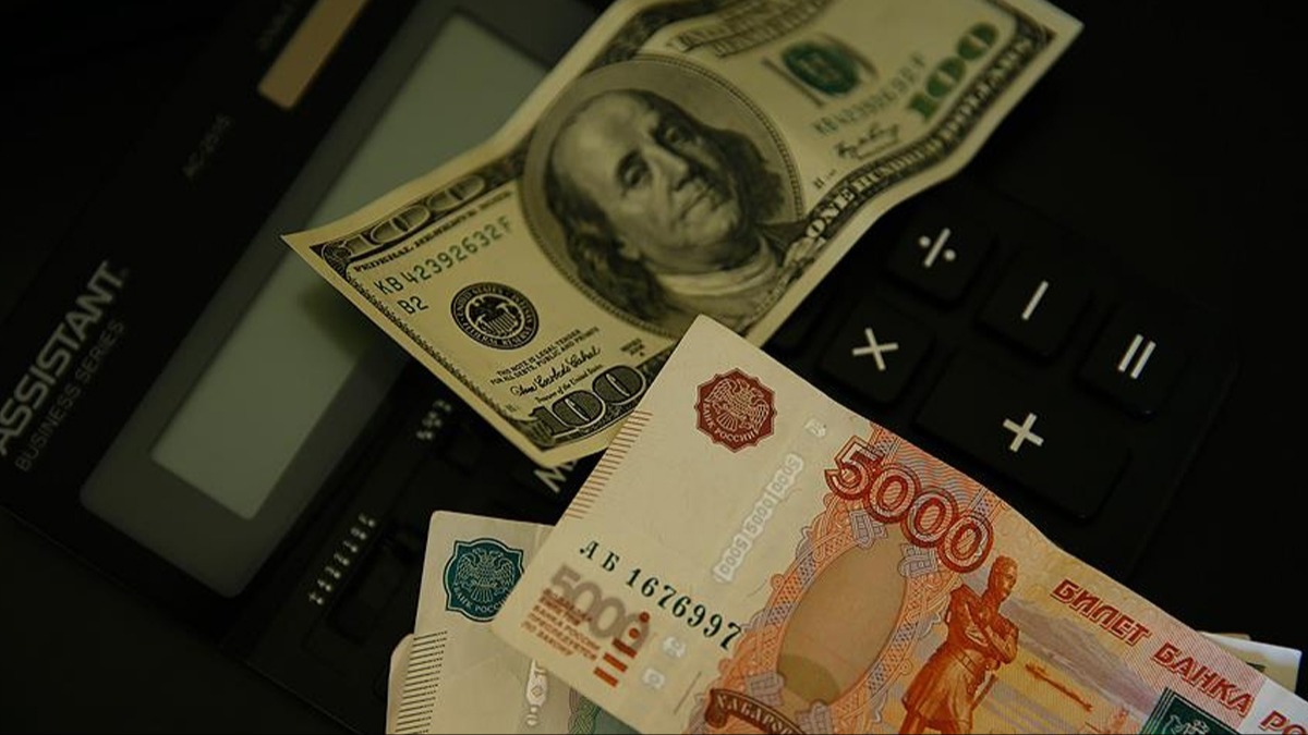 Ruble eriyor! lk defa 100 seviyesini at