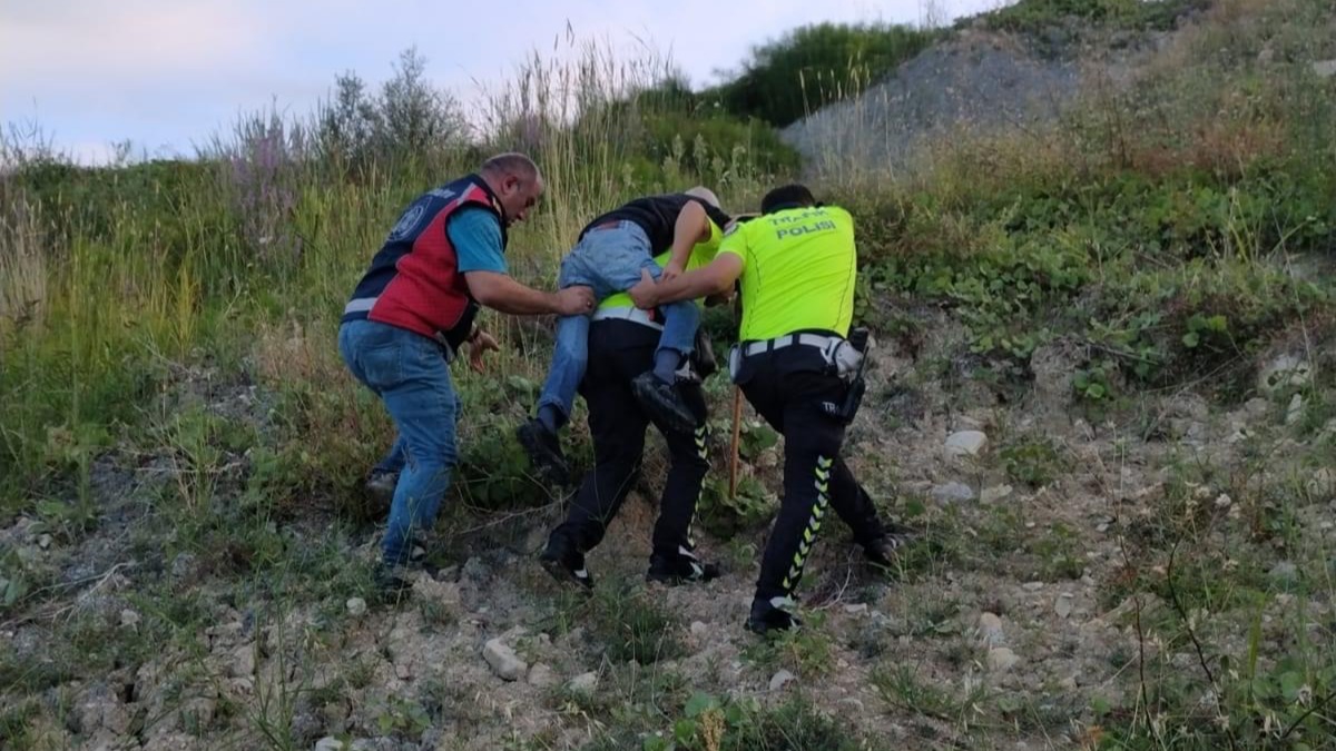 Sahilde mahsur kalan vatanda ekipler kurtard