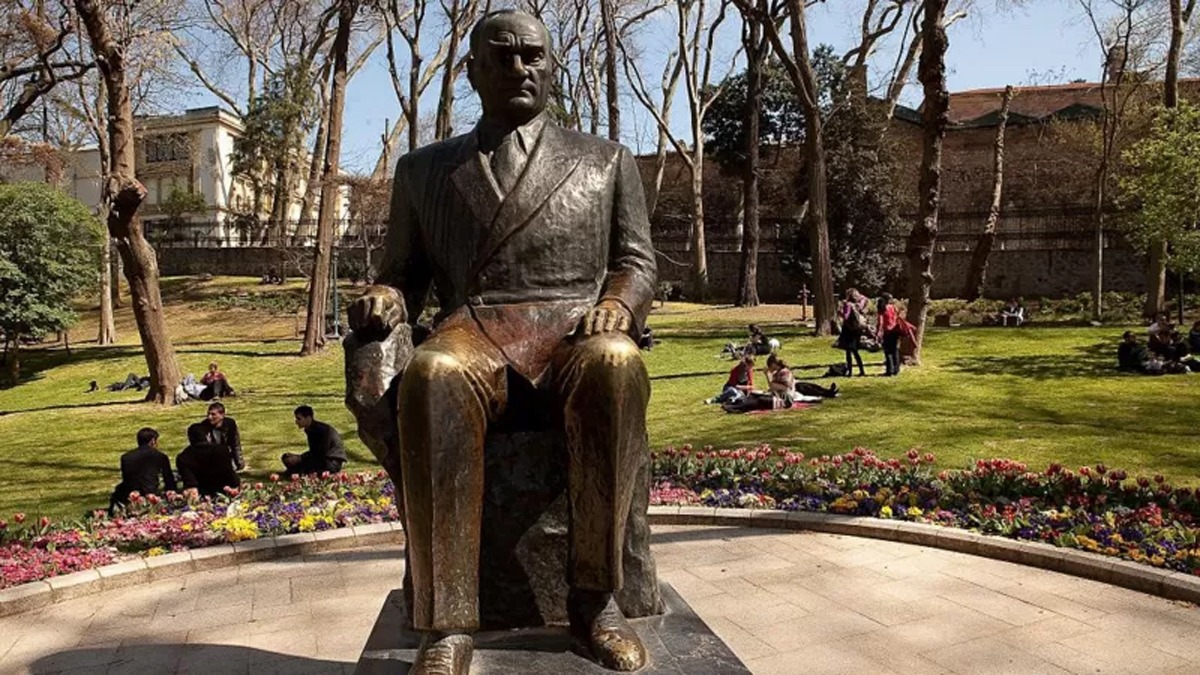 Prag'da Atatrk heykeli dikme talebi... Trkiye'nin Prag Bykelisi Ba: Henz sre bitmedi