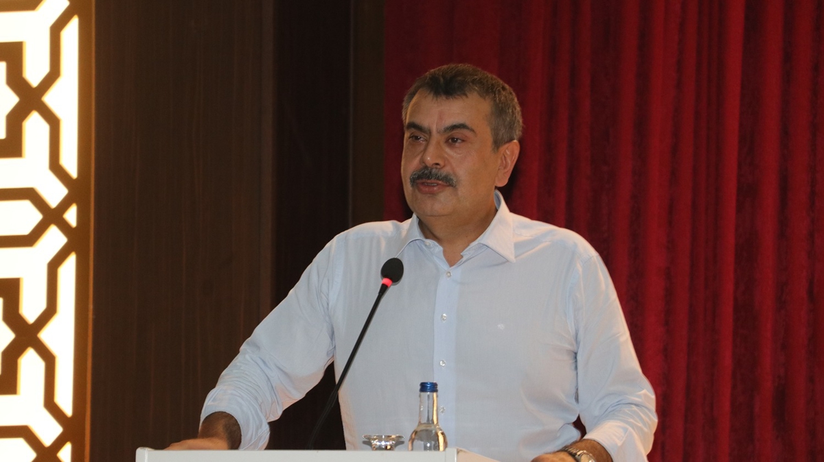 Bakan Tekin: Gençlik kollarının okula dönüştüğünün tek örneği AK Parti Gençlik Kolları'dır