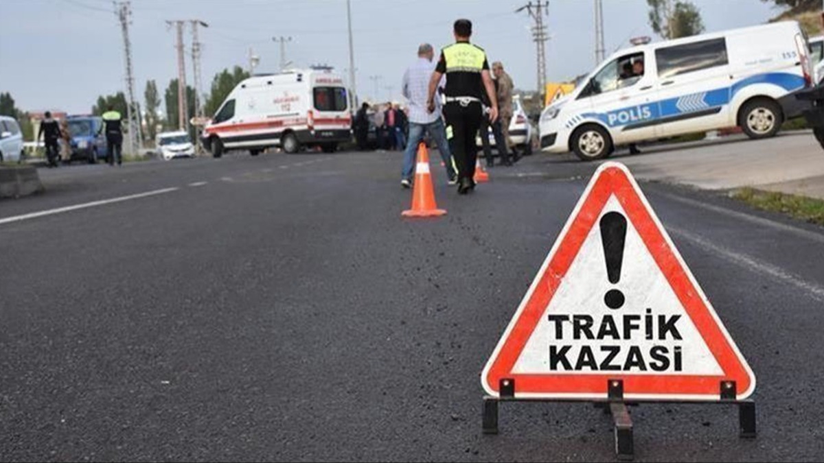 Artvin'de minibüs devrildi: 11 kişi yaralandı