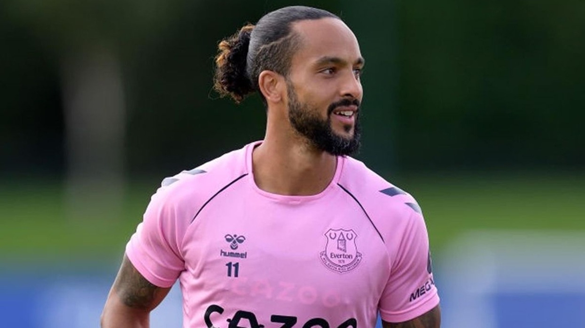 34 yandaki Theo Walcott, futbolu brakt
