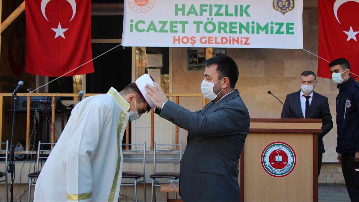 Cezaevinde hafz olan 2 hkml icazet belgesini ald