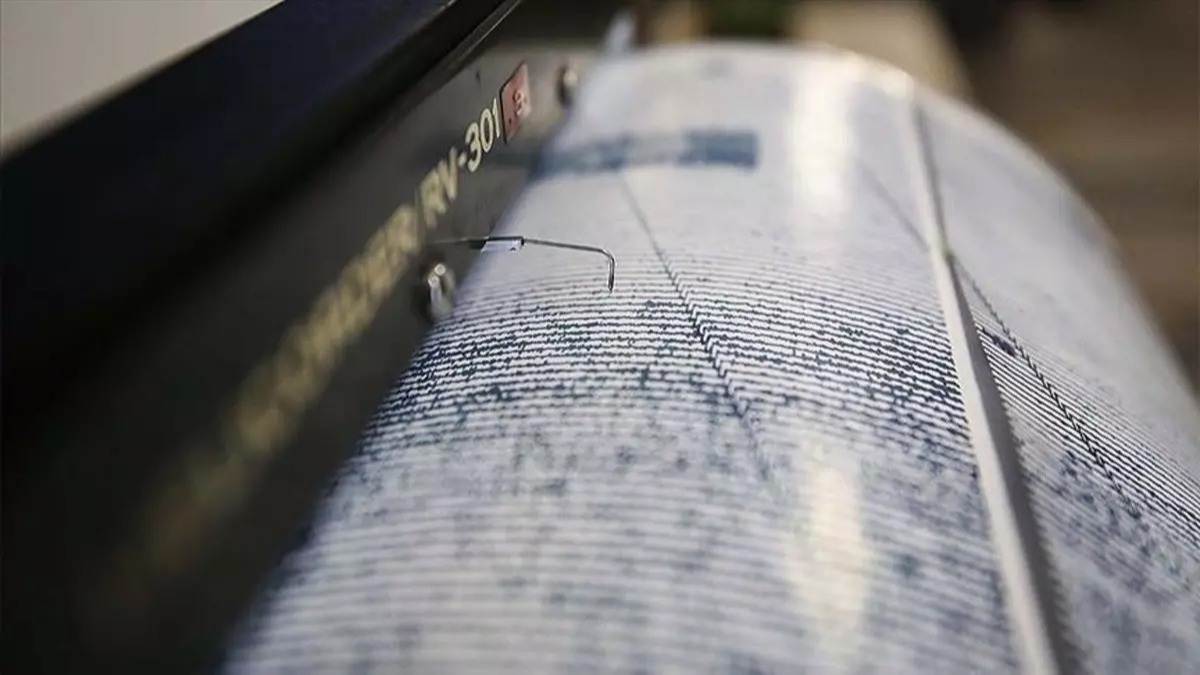 Ege'de pe pee deprem