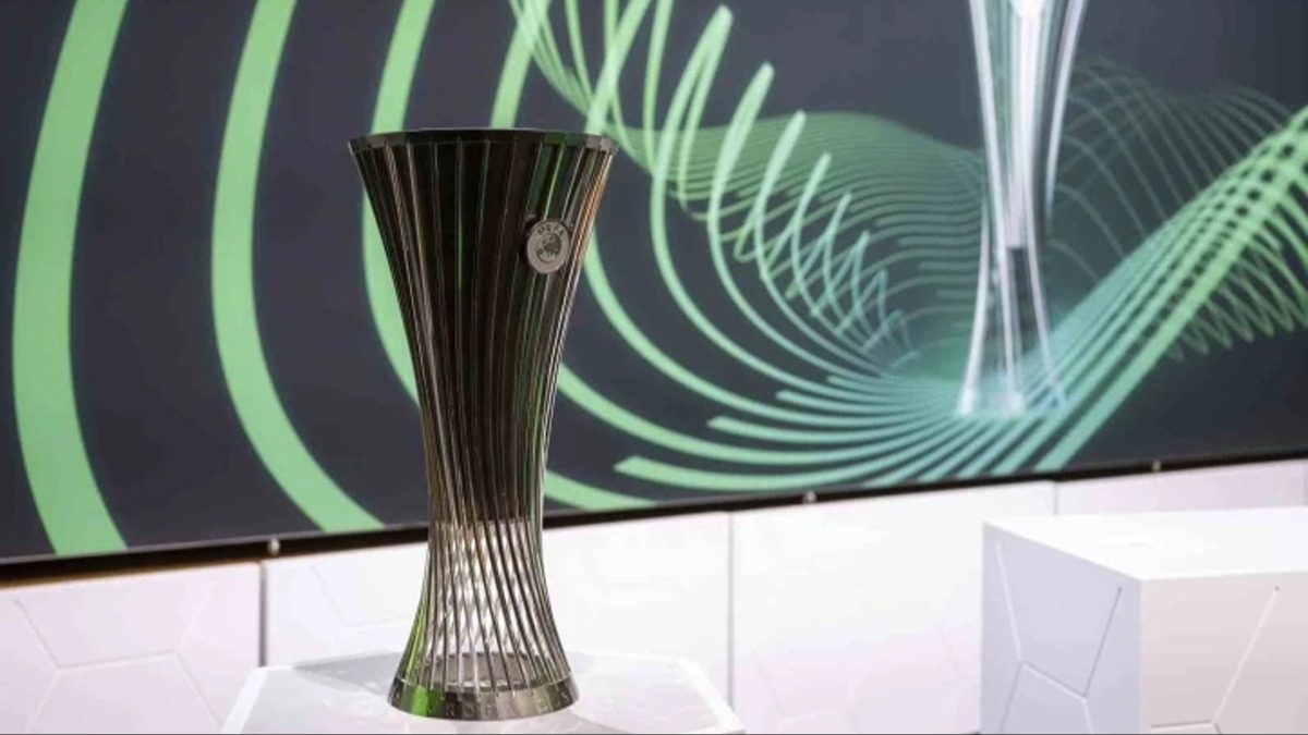 Molde, Twente, Dinamo Kiev ve Genk'in rvan ncesi lig malar ertelendi