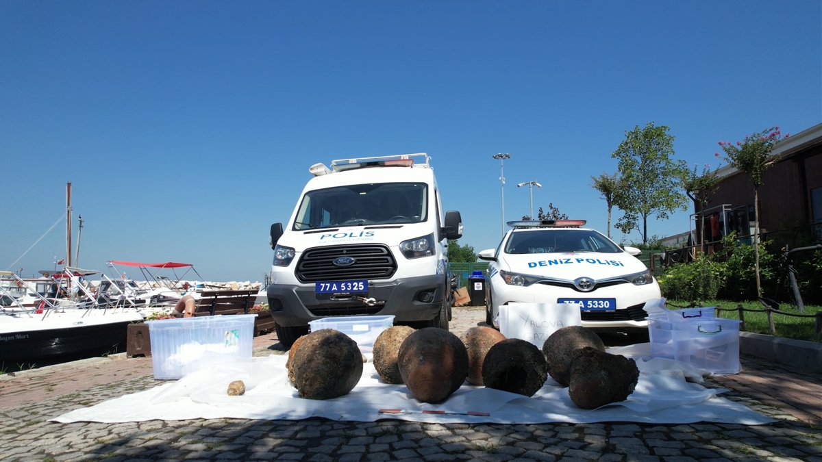 Yalova aklarnda deniz polisi tarihi batk gemi buldu