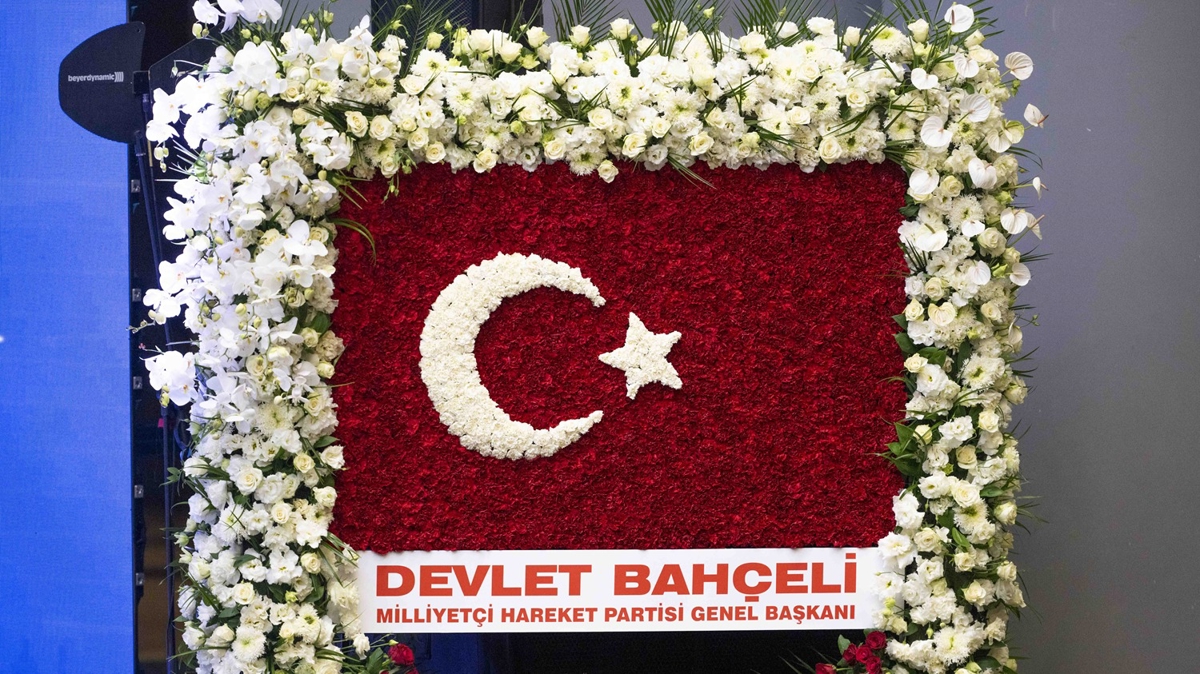 Baheli'den AK Parti'ye bayrakl kutlama iei