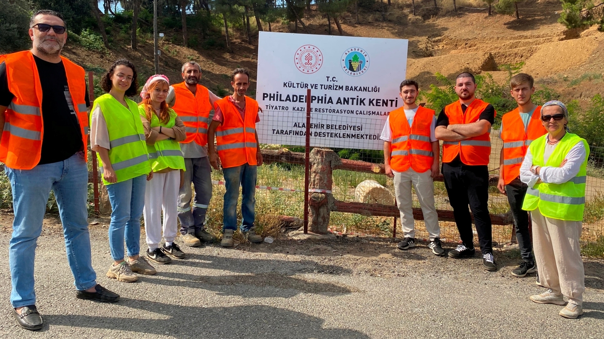 Manisa'da kefedilen 2 bin yllk antik tiyatro turizme kazandrlacak