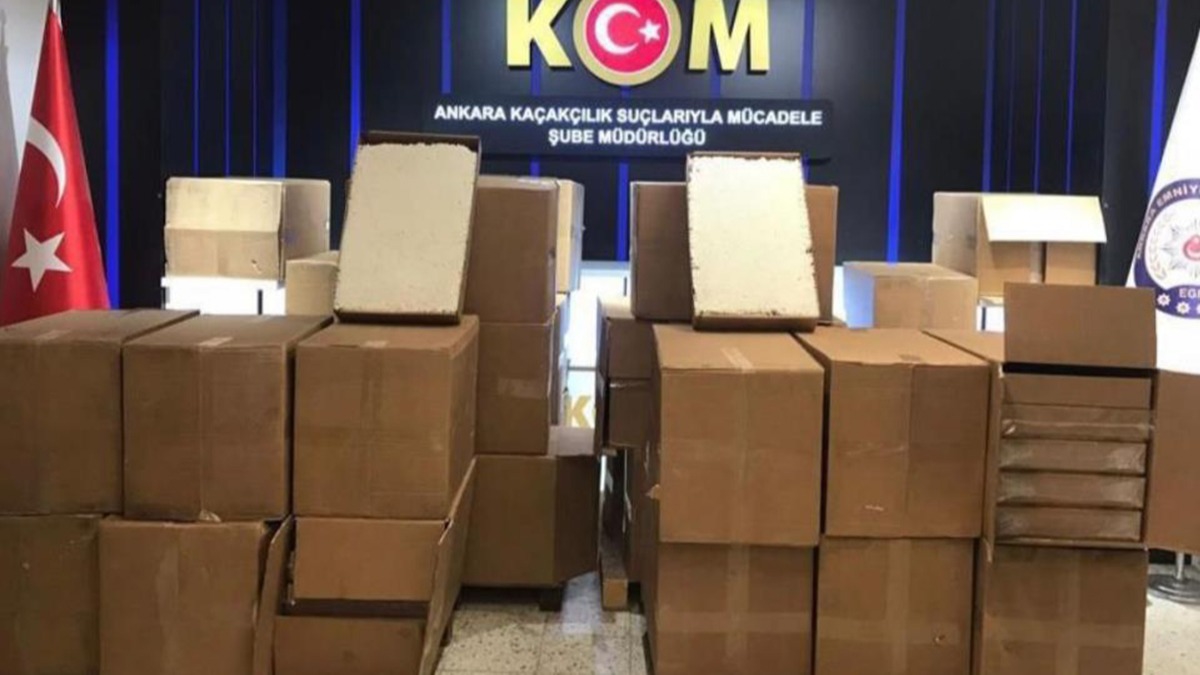 Ankara'da on binlerce paket bandrolsüz sigara yakalandı 