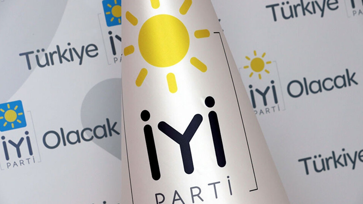 Y Parti'de toplu istifa depremi