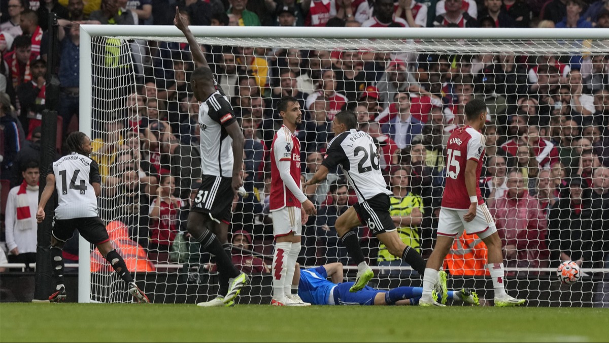 Arsenal 87'de 3 puandan oldu